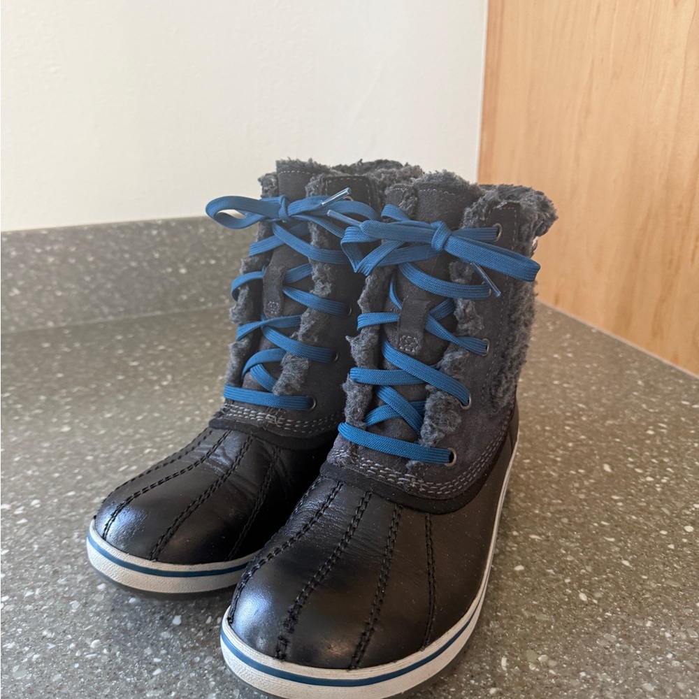 **SOLD L.L. Bean Rangely Pac Black and Blue Winter Boots
